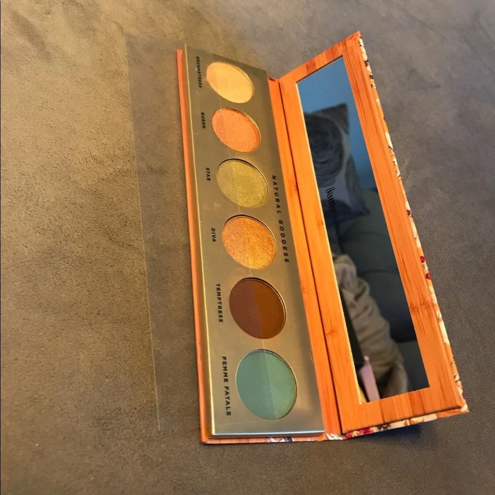 Makeup Bundle - Picture 3 of 9